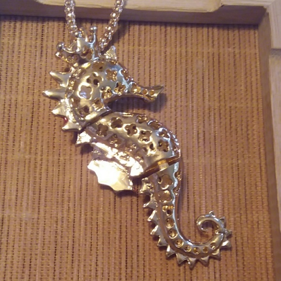 Red rhinestone seahorse statement necklace - Picture 6 of 6